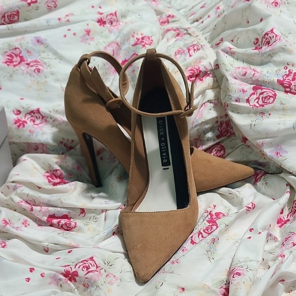 Alice + Olivia Tan Stiletto Heels Classic Pumps - Picture 1 of 8